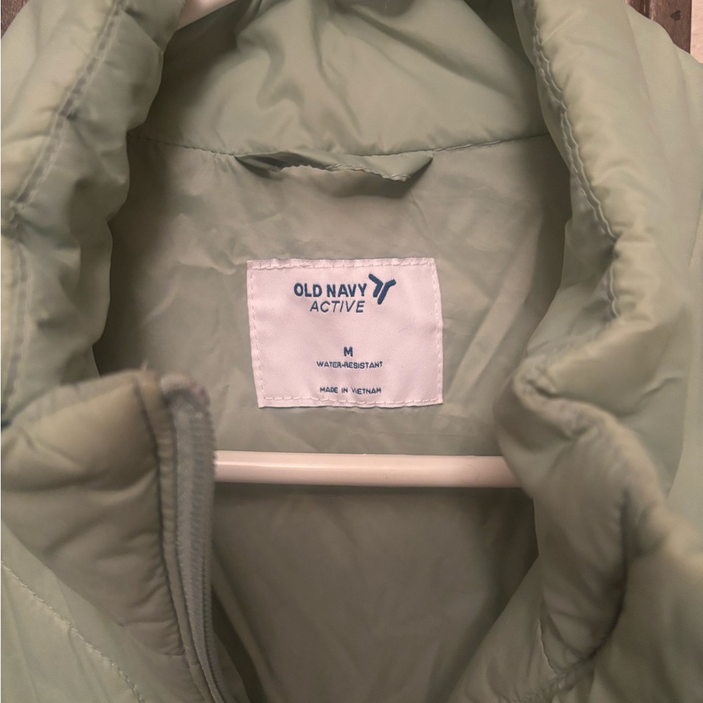 Old Navy Women's Puffer Jacket in Soft Green - Picture 2 of 2